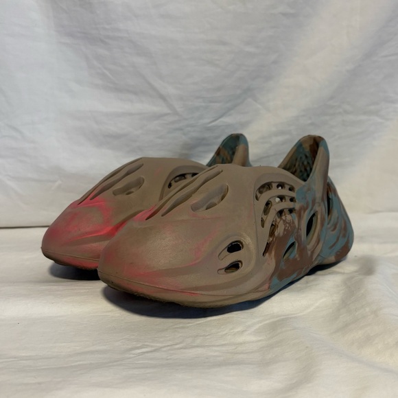 YZY FOAM RUNRS MOON GREY SZ7 - Picture 1 of 10